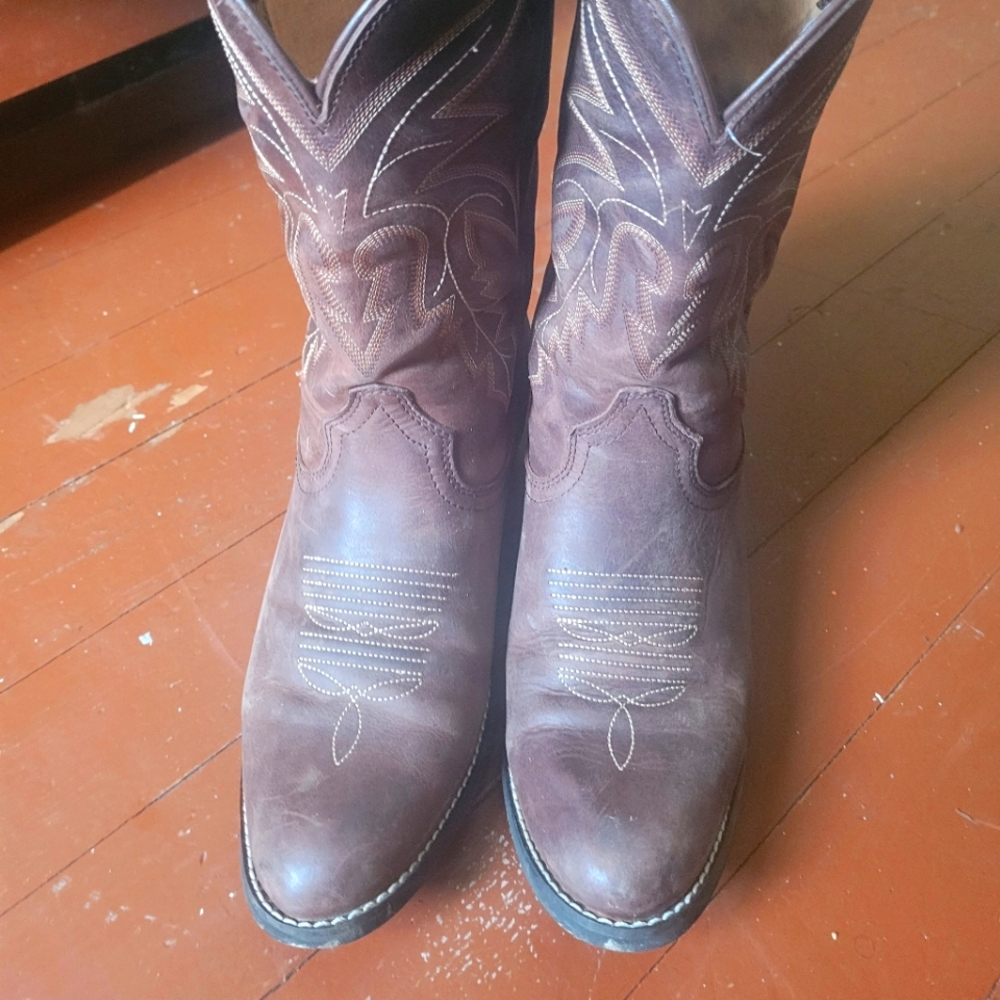 Shyanne Chocolate Brown Boots Size 10